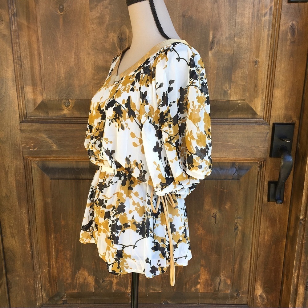 Women's small sheer butterfly sleeve blouse 🌼 - Picture 6 of 6